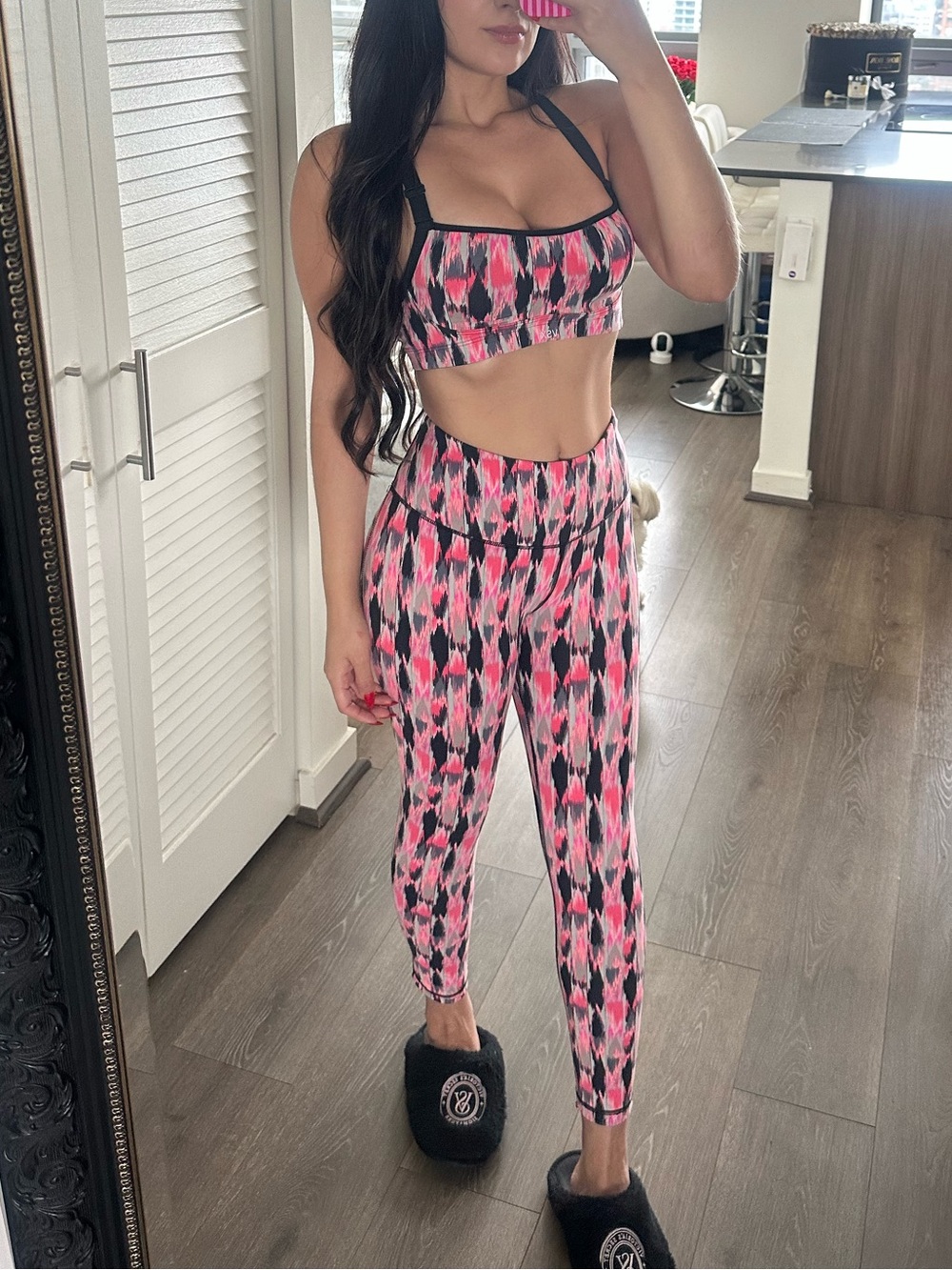 Victoria’s Secret Pink & Black Active Legging Set